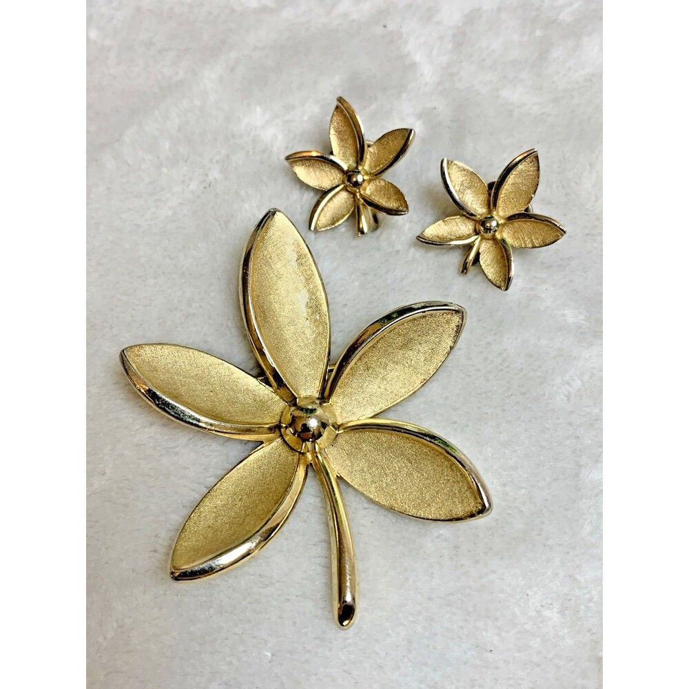 Trifari Vintage Brushed Gold Tone Flower Brooch and Clip On Earrings Set